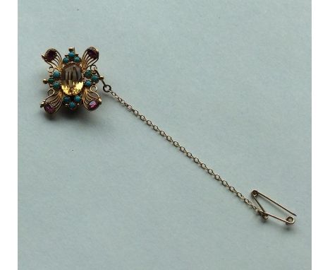 An attractive Antique turquoise and ruby brooch in high carat gold. Approx. 4.6 grams. Est. £50 - £80.