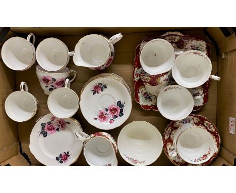 A mixed collection of tea ware items to include duchess tea set &amp; royal standard floral tea set etc (1 tray) 