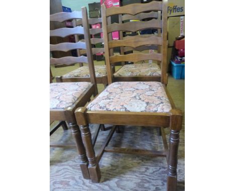 Set of 4 oak ladder-back dining chairs with turned front supports (4). 
