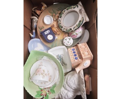 A mixed collection ceramic items to include Carltonware bowl, small Wedgwood jasperware clock, masons photo frame, beswick se