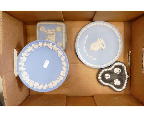 Collection of Four Wedgwood Jasperware Items to include small comport dish, lidded trinket pot, 300th Anniversary Emanuel Swe