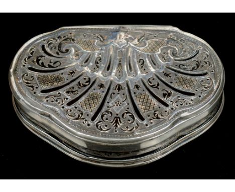 A SILVER MOUNTED TORTOISESHELL AND  PIQUE SNUFF BOX, ENGLISH OR CONTINENTAL, EARLY 18TH C  of cartouche shape, the lid finely