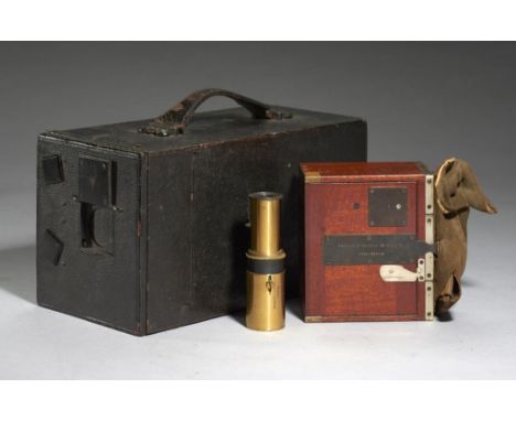 A NEWMAN & GUARDIA LTD UNIVERSAL SPECIAL PATTERN B PLATE MAGAZINE CAMERA, C1905-13  for 3.25 x 4.25 inch plates, concealed le