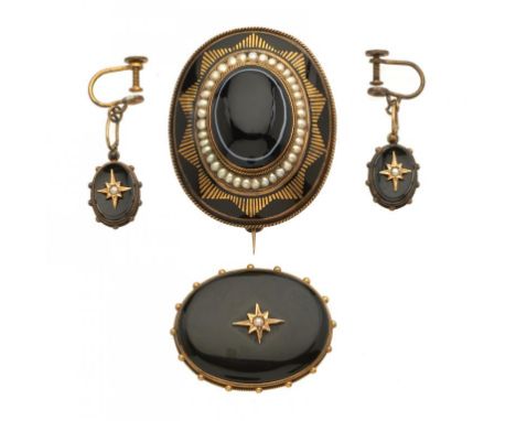 A VICTORIAN GOLD, ONYX AND SPLIT PEARL BROOCH AND PAIR OF EARRINGS, C1875  brooch 36mm and a larger Victorian onyx, split pea
