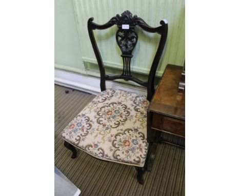 A FIRST QUARTER 20TH CENTURY FANCY SHAPED LOW SEATED NURSING STYLE CHAIR with upholstered seat pad 