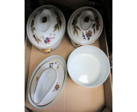A BOX OF ROYAL WORCESTER EVESHAM oven to tableware's 