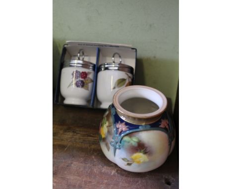 A SELECTION OF ROYAL WORCESTER 