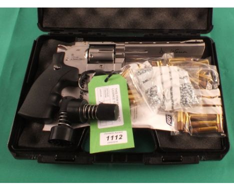 A Dan Wesson ASG .177 C02 revolver with 6" barrel and adjustable ream sight complete with 36 cartridges and two speed loaders