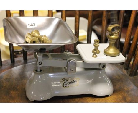 The Queen Enamel Scales with Eight Brass Weights