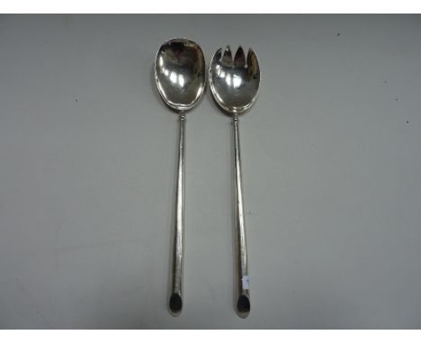 A PAIR OF EDWARDIAN SILVER AESTHETIC MOVEMENT SALAD SERVERS, Birmingham 1905, William Hutton, with tapering knopped handles, 