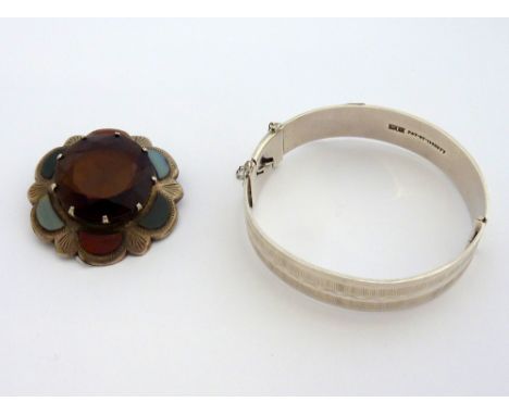 TWO ITEMS OF JEWELLERY, the first a Scottish agate brooch with central faceted glass within a scalloped agate boarder togethe