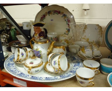VARIOUS CERAMICS AND GLASS VASES, to include Melba Ware teapot etc