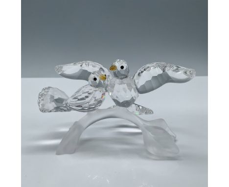 Part of the 'Feathered Beauties' collection. The pair of doves perched on a frosted crystal branch. The doves are clear cryst