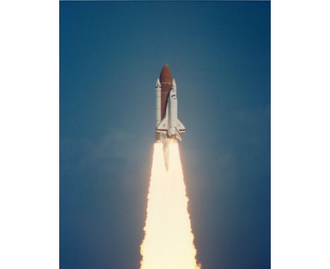 NASA. Décollage et montée parfaitement verticale pour la navette spatiale Atlantis (Mission STS-34) le 18 octobre 1990. La na