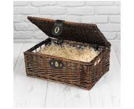 Lancaster &amp; Kendal Haytime Hamper A delight for our hardworking farmers out in the field.  Hamper to include Lakes Tea Lo