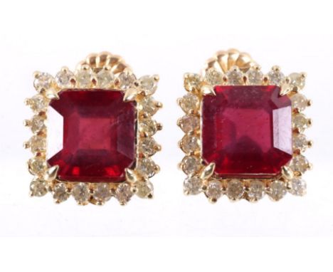 Offered for sale in this lot is a set of stud earrings in 14K gold with large natural Rubies and Diamonds. The two stones fou