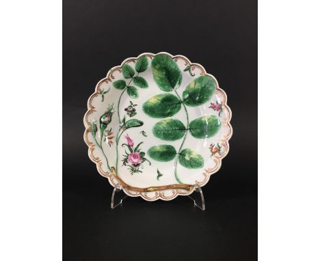 WORCESTER 'BLIND EARL' PATTERN PLATE circa 1765, painted with roses and floral sprigs inside a scalloped rim, diameter 19cm