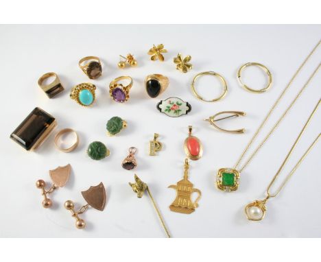 A QUANTITY OF JEWELLERY including a carved jade and diamond pendant, set in 18ct gold, an amethyst and 14ct gold ring, size P