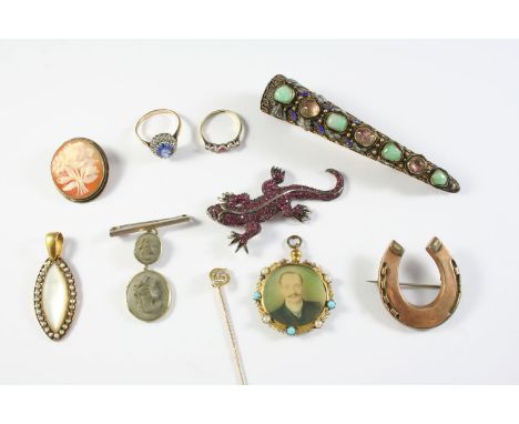 A QUANTITY OF JEWELLERY including a gilt metal, enamel and gem set posy holder designed as a brooch, a diamond and 15ct gold 