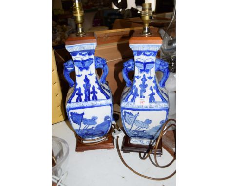 PAIR OF LAMPS WITH A BLUE AND WHITE CERAMIC DESIGN