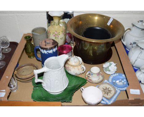 TRAY CONTAINING QUANTITY OF CERAMIC WARES INCLUDING A WEDGWOOD BLUE JASPERWARE JUG ETC