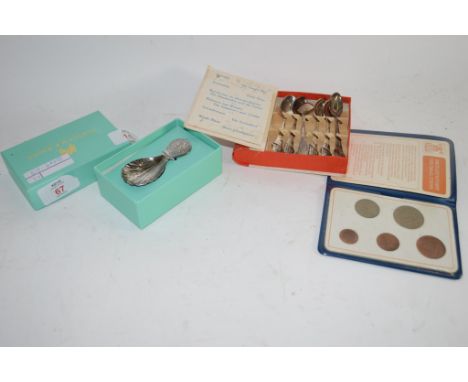 CADDY SPOON IN FORTNUM &amp; MASON BOX AND A SET OF ORIGINAL ISSUE UK DECIMAL COINAGE AND FURTHER SET OF PLATED TEA SPOONS