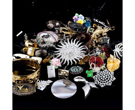 A quantity of various Vintage and modern costume jewelleryLot sold as seen unless specific item(s) requested 