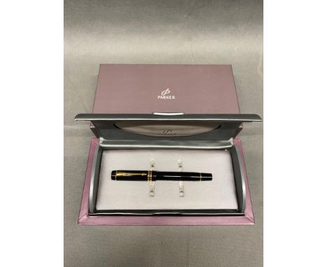 A vintage Parker duo fold fountain pen with 18 ct gold nib, unused