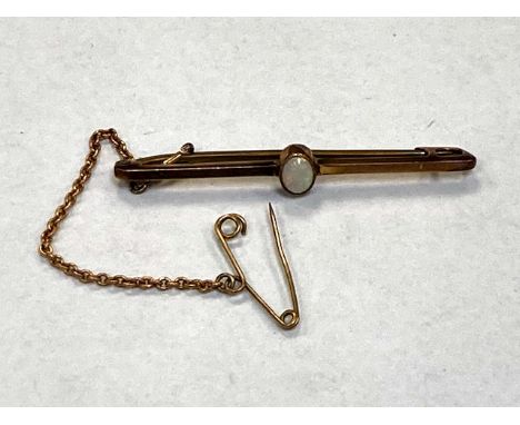 A 9ct gold bar brooch set with an opal, 2.3g, width 42 mm.