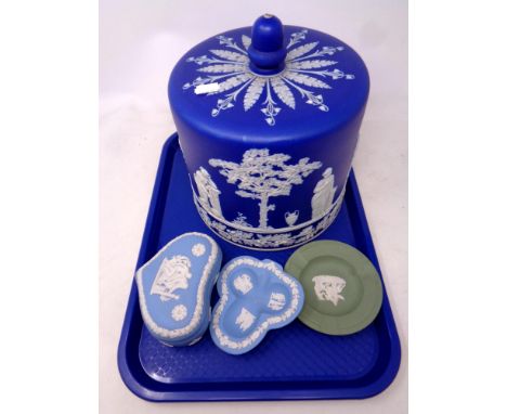 A tray of four pieces of Wedgwood Jasperware - cheese dish cover, ash tray, clover leaf dish and lidded trinket box 