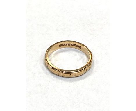 A 9ct gold band ring, 2.1g.