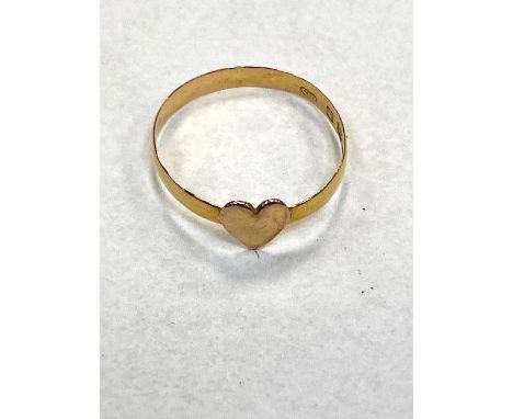 An 18ct gold bang ring set with a heart, size P.  CONDITION REPORT: 1.1g