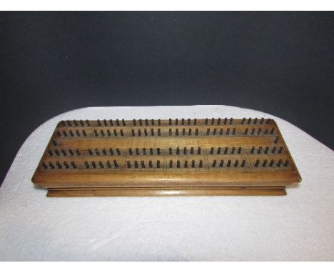 De La Rue Hedgehog cribbage board, boxwood or similar, paper label to underside 'De La Rue & Co. LONDON. MANUFACTURERS TO HER