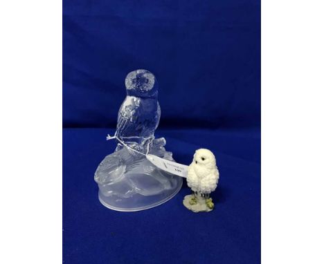 LOT OF VARIOUS DECORATIVE CERAMIC AND GLASS OWLSincluding Aynsley china, Llladro china, Russell Willis collection and Leonard