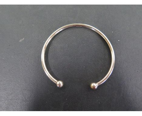 A 9ct yellow gold bangle marked 375, approx 13.2 grams 