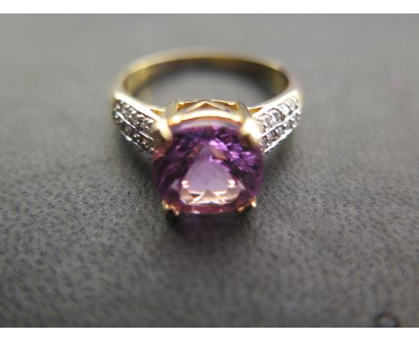 An 18ct yellow gold Kunzite and diamond dress ring size Q/R - approx weight 4.9 grams - some very light surface scratches, in