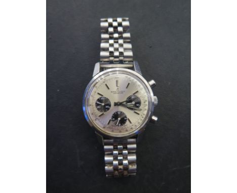 A Vintage Stainless Steel Breitling Gents Chronograph wristwatch, manual wind, numbered to case, 815-1-415-593, 40mm wide inc