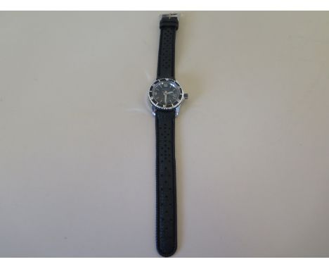 A mid sized Cardinal Submarine automatic wristwatch with Arabic numerals at 12, 6 & 9, date aperture at 3 o'clock, black dial