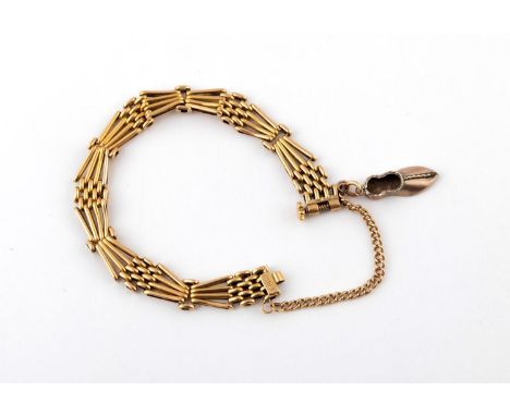 A GOLD FANCY GATE LINK BRACELET 17cm long, 21.1 grams