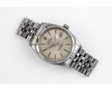 A GENTLEMAN'S STAINLESS STEEL OYSTER PERPETUAL DATEJUST WRISTWATCH BY ROLEX the signed circular dial with dagger numerals, mo