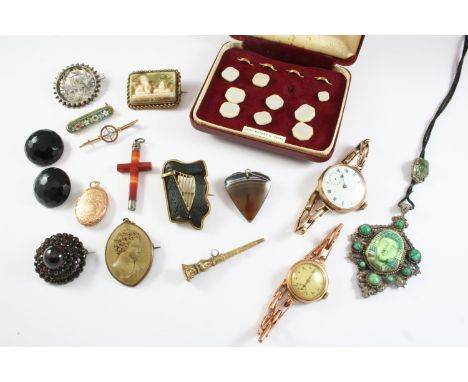 A QUANTITY OF JEWELLERY including a bog oak harp brooch, a banded agate heart-shaped pendant, a cased set of mother of pearl 