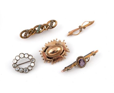 A VICTORIAN GOLD MOURNING BROOCH with locket compartment to the reverse containing hair, 3cm wide, together with an amethyst 