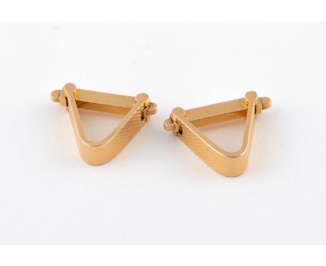 A PAIR OF FRENCH 18CT GOLD CUFFLINKS of chevron-shape with engine turned decoration, French eagle's head mark for 18ct gold, 