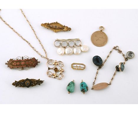 A QUANTITY OF JEWELLERY including a 9ct gold and citrine pendant and chain, 4.6 grams, two Victorian 9ct gold brooches, 5.9 g