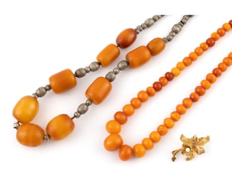 A GOLD FOLIATE BROOCH in the form of an orchid, centred with a cultured pearl, 4cm long, 5.1 grams, together with a graduated