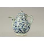 A SMALL CHINESE BLUE AND WHITE PORCELAIN TEA POT, 10.5cm high.