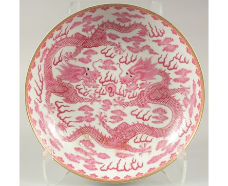 A LARGE CHINESE PINK AND WHITE GLAZED PORCELAIN DRAGON PLATE, with two finely painted dragons and the flaming pearl of wisdom