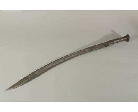 AN 18TH CENTURY OTTOMAN TURKISH YATAGHAN SWORD WITH WHITE METAL HILT AND FINE SILVER INLAID WATERED STEEL BLADE, 77cm long.