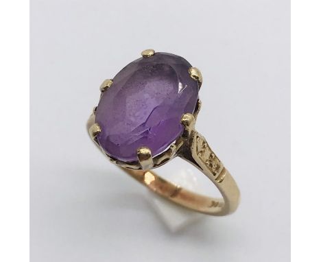 A 9 ct gold ring set with an amethyst