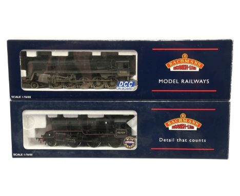 Bachmann 00 Gauge pair BR steam outline Locomotives consisting of 32-858DC 2-10-0 Loco &amp; Tender Weathered Black Class 9F 